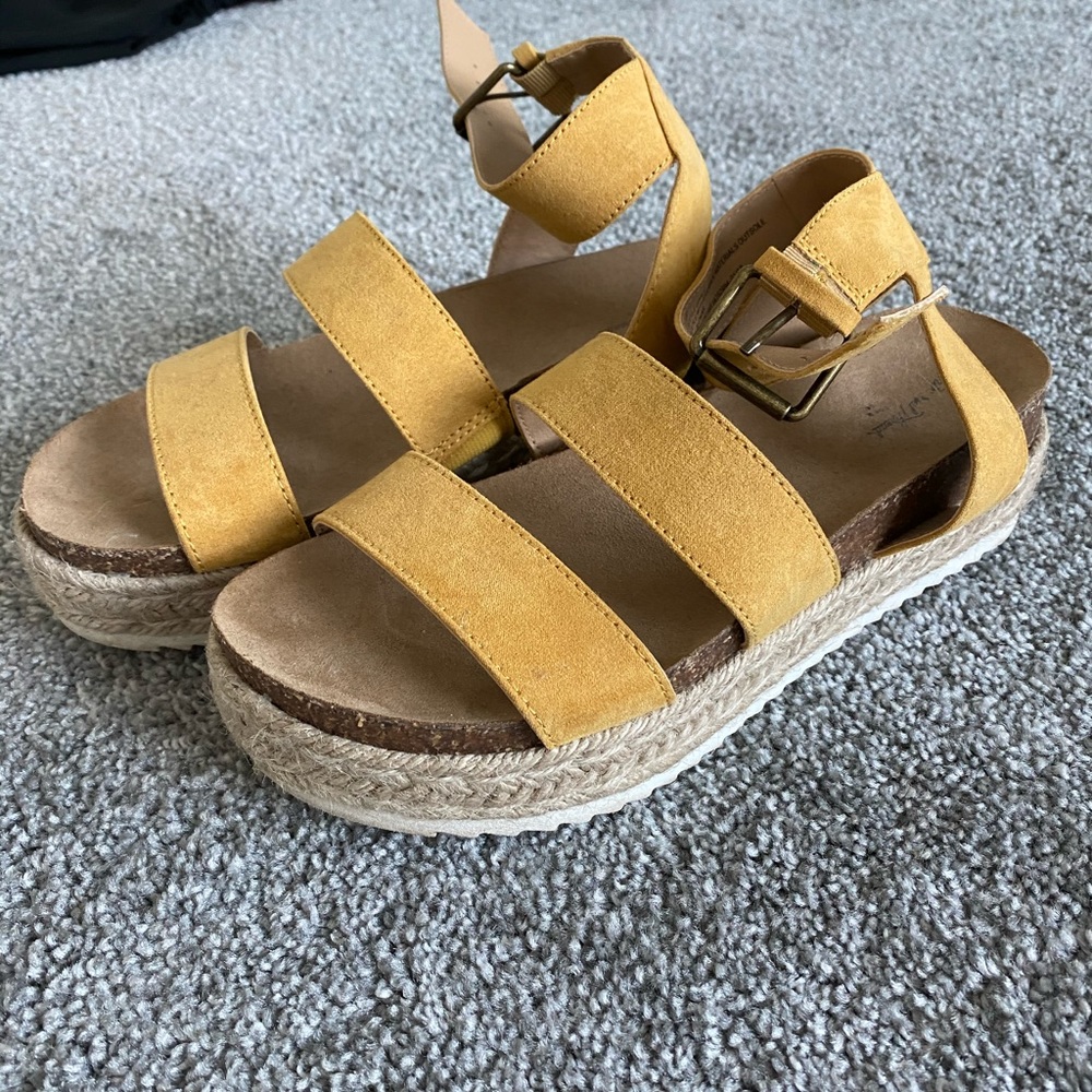 Womens sandals, gently worn